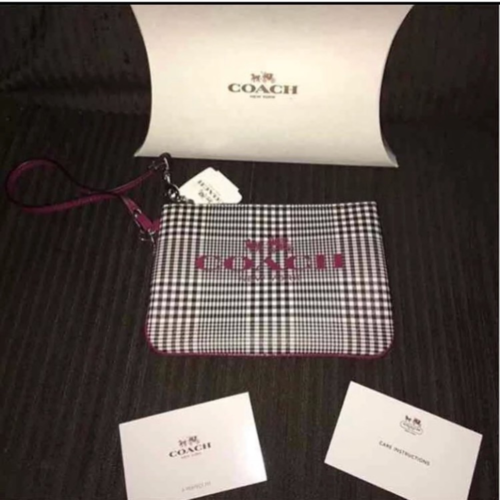 NWT. Authentic coach Wristlet